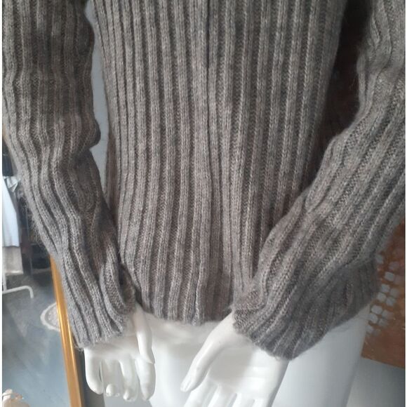 Zara Wool Blend Gray Ribbed Women's Sweater - Picture 2 of 12